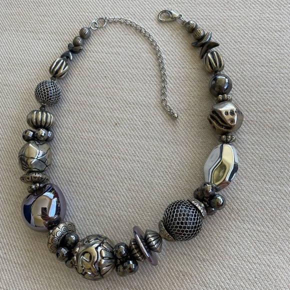 EUC Premier Designs “Eclectic” necklace in silver, grey, blackish tones - Picture 3 of 8